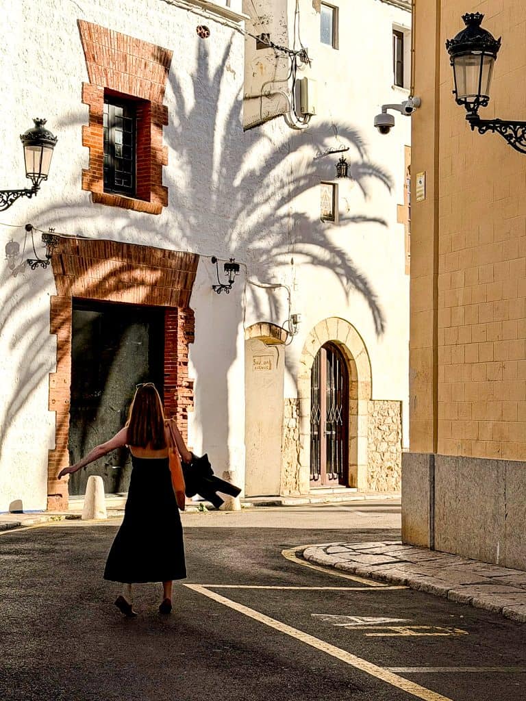 How to Get to Sitges from Barcelona (Train, Bus, Taxi, Car)